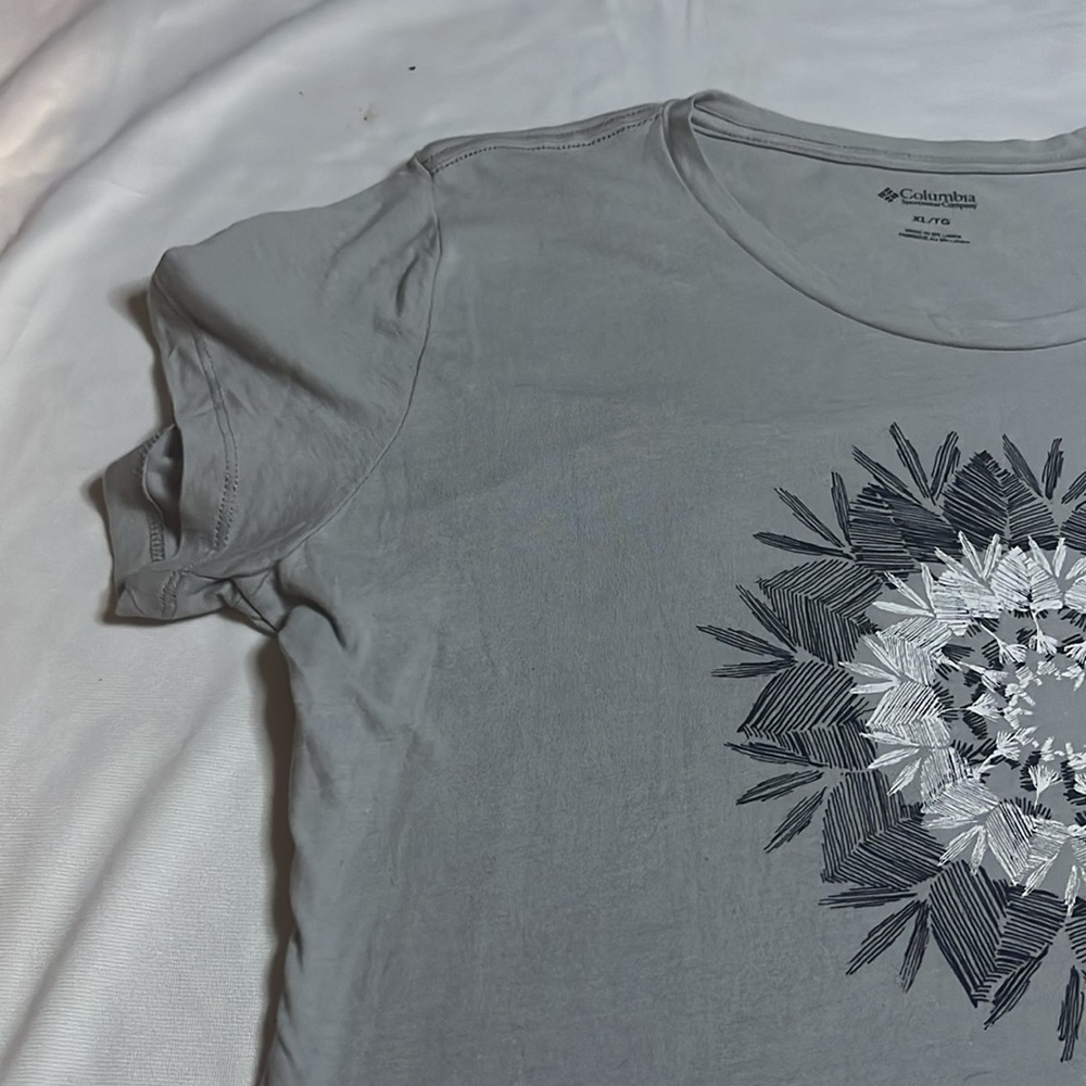 Columbia Short Sleeved Tshirt - Picture 4 of 9